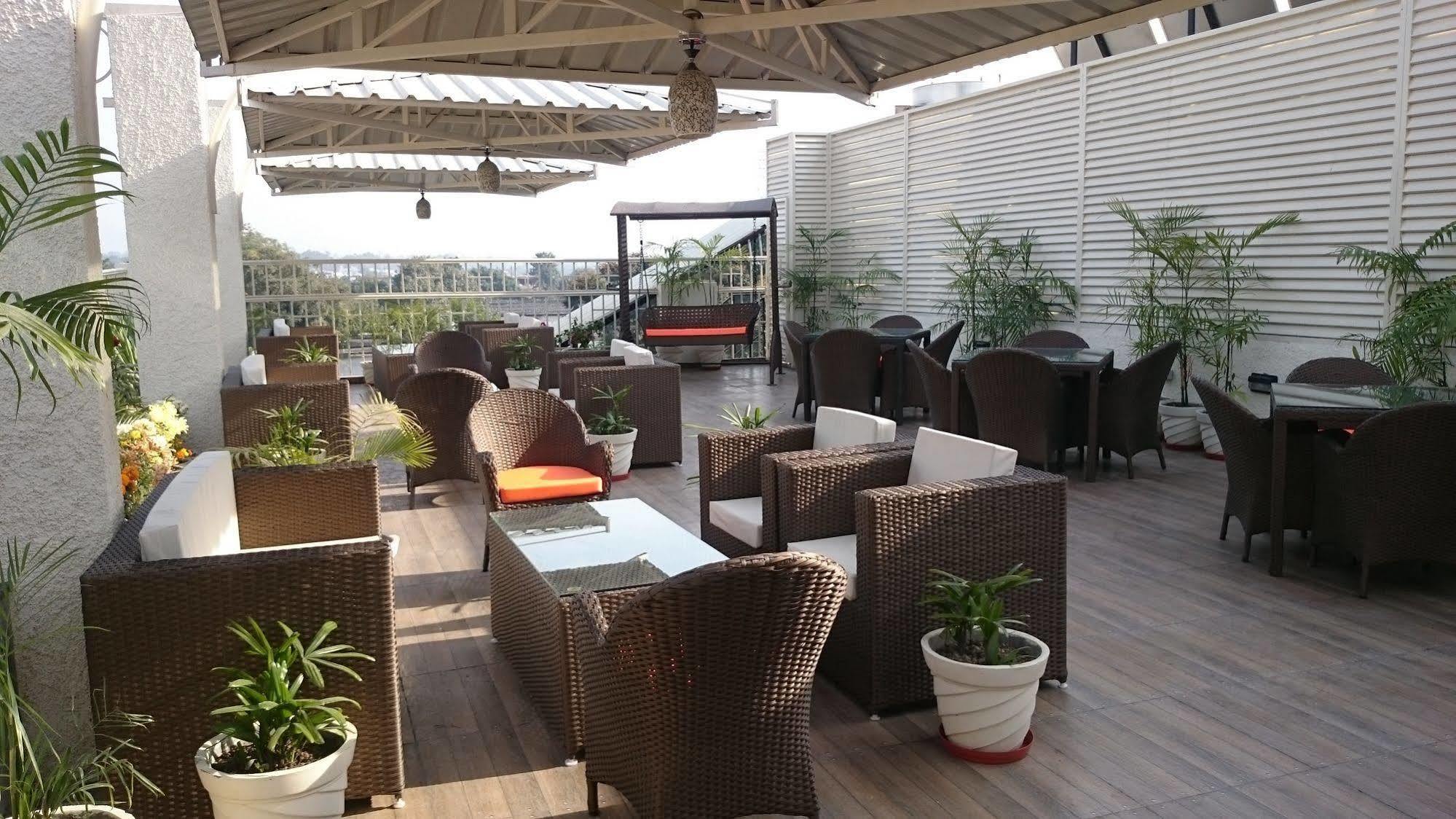 Imperial Clarks Inn Dehradun Exterior foto
